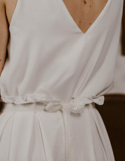 Photo du dos de la robe Irene, détail à la taille