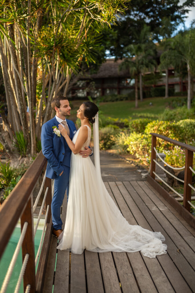 atelier swan robe de mariee rose&plume sur mesure dentelle de calais mariage tahiti